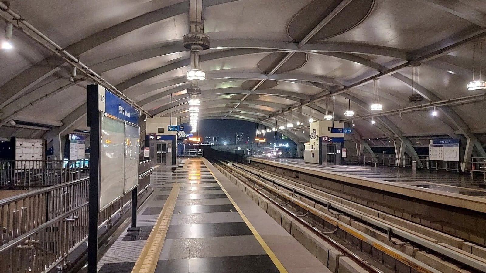 The Rapid Metro platform at DLF Phase 2 station, on the line that runs south along Golf Course Road through DLF Phase 5 towards Sector 55-56