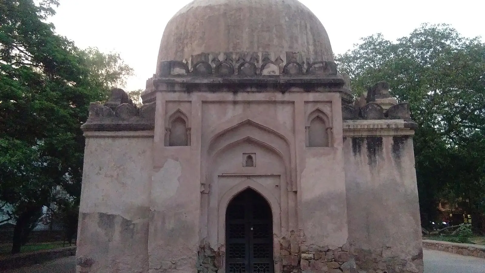 Illustration: chhoti Gumti, a small Lodi-era domed tomb standing beside a street in Green Park.