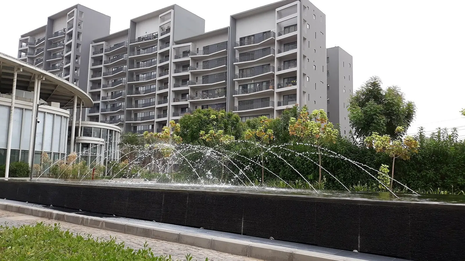 Illustration: ireo Skyon apartment towers and entrance fountain in Sector 60 on Golf Course Extension Road.