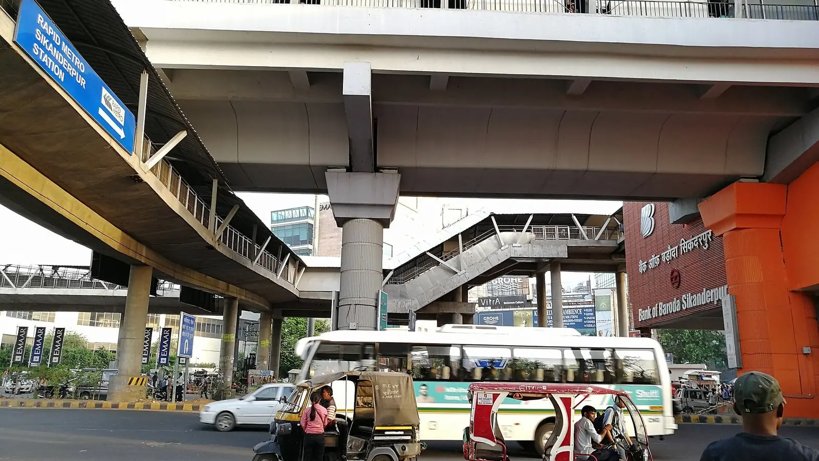 Illustration: street traffic under the Sikanderpur metro interchange, where Golf Course Road starts and the Yellow Line meets the Rapid Metro.